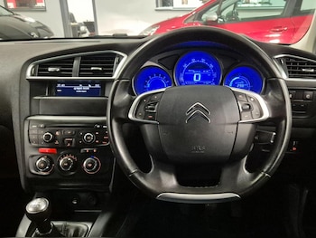 Used Citroen C4 2015 for sale - 76786574: Photo