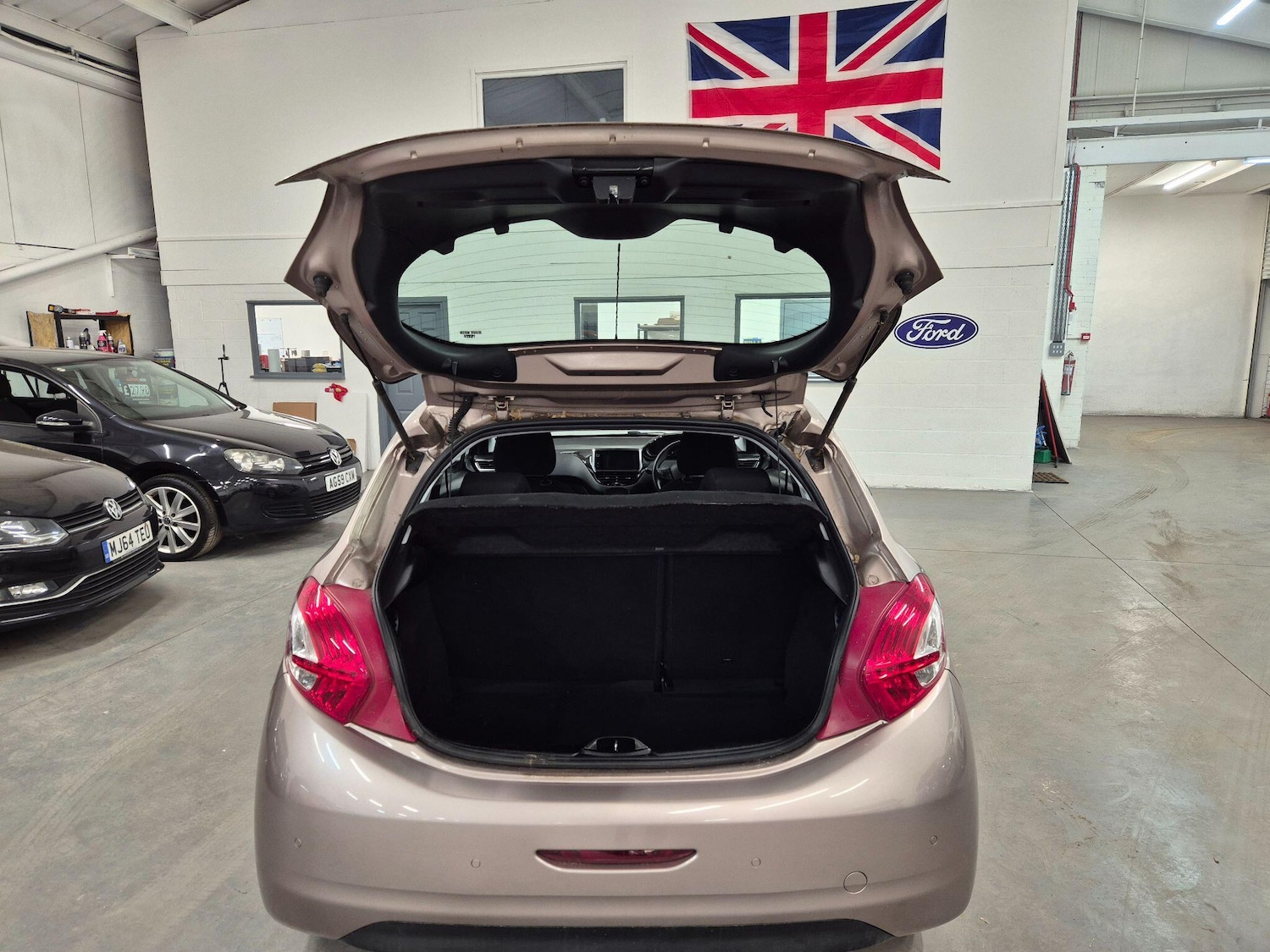 Used Peugeot 208 2013 for sale - 77255191: Photo 21