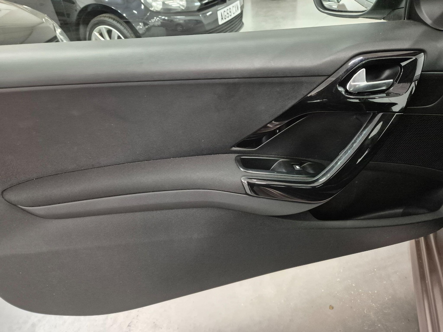 Used Peugeot 208 2013 for sale - 77255191: Photo 31