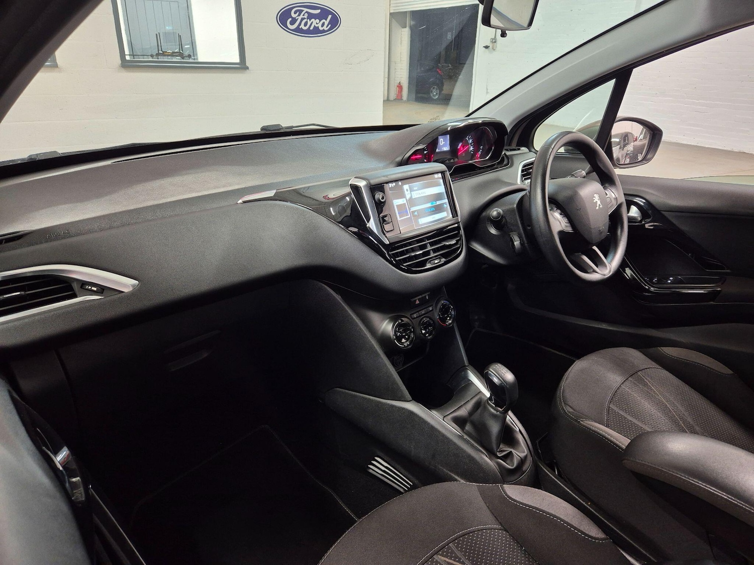 Used Peugeot 208 2013 for sale - 77255191: Photo 39