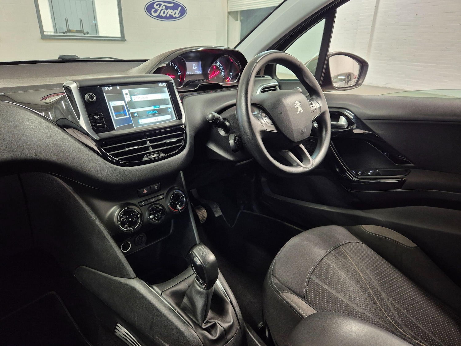 Used Peugeot 208 2013 for sale - 77255191: Photo 40