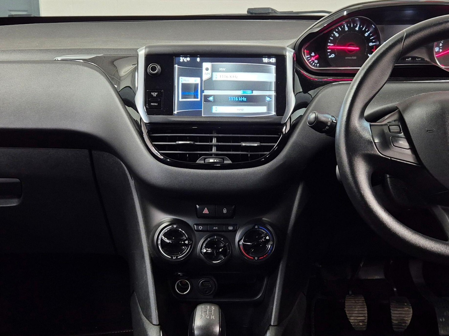 Used Peugeot 208 2013 for sale - 77255191: Photo 41