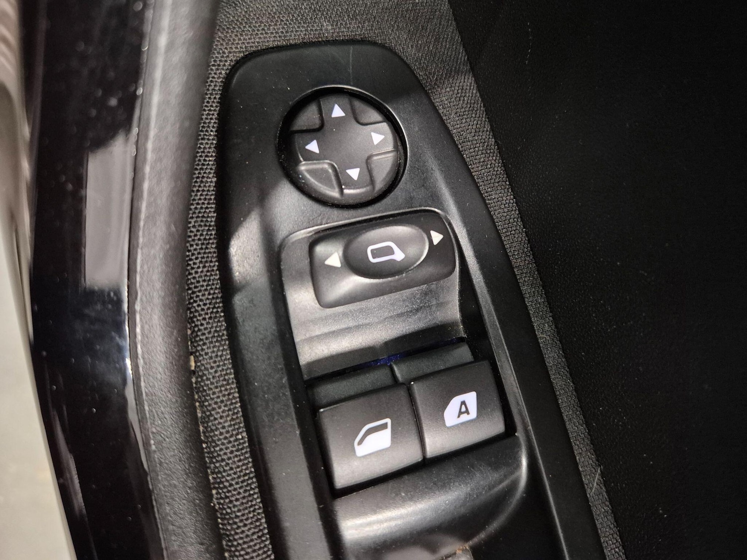 Used Peugeot 208 2013 for sale - 77255191: Photo 47