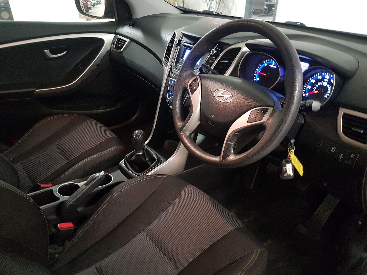 Used Hyundai i30 2015 for sale - 76472679: Photo 2