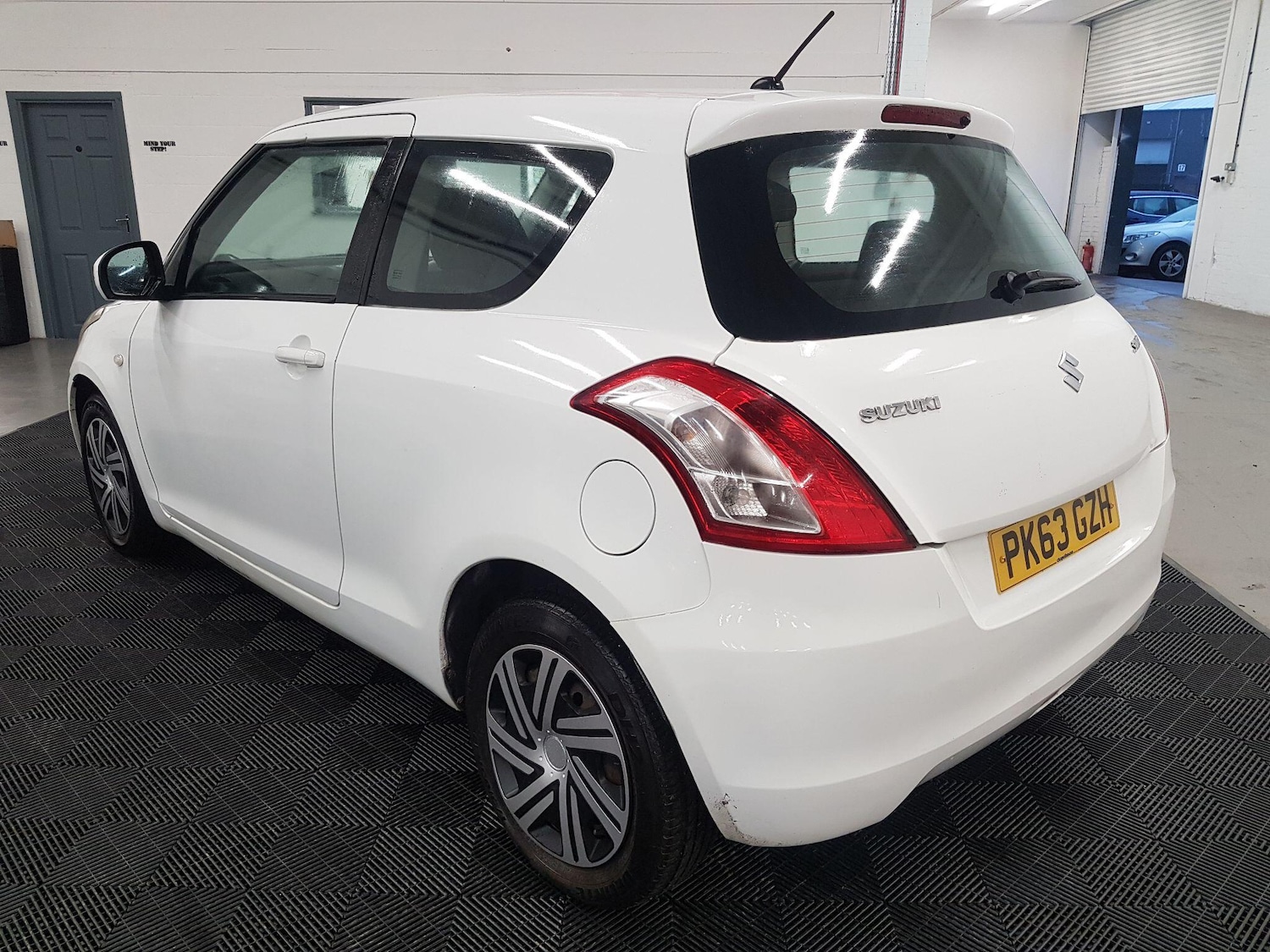 Used Suzuki Swift 2013 for sale - 77306041: Photo 5