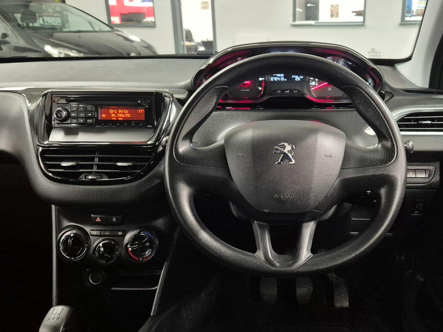 Used Peugeot 208 2014 for sale - 76786455: Photo 2