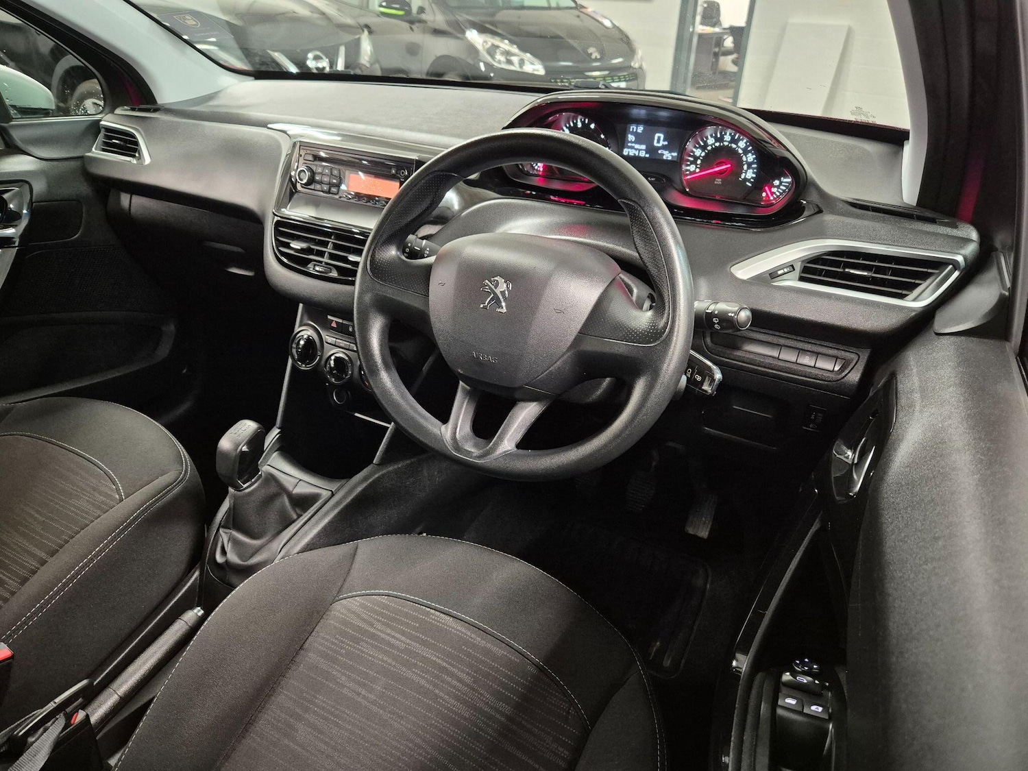 Used Peugeot 208 2014 for sale - 76786455: Photo 22