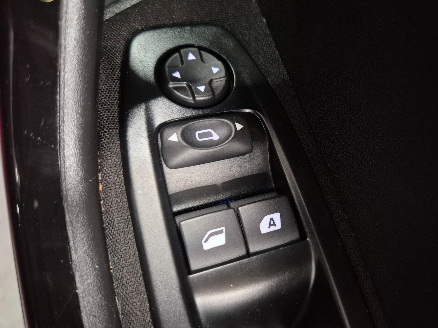 Used Peugeot 208 2014 for sale - 76786455: Photo 31