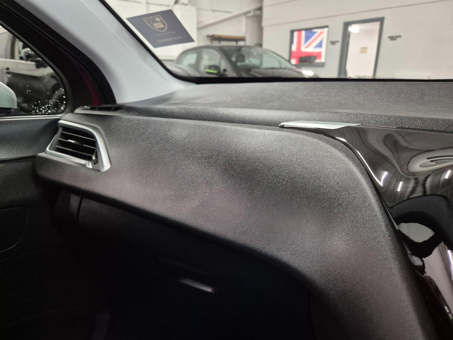 Used Peugeot 208 2014 for sale - 76786455: Photo 40