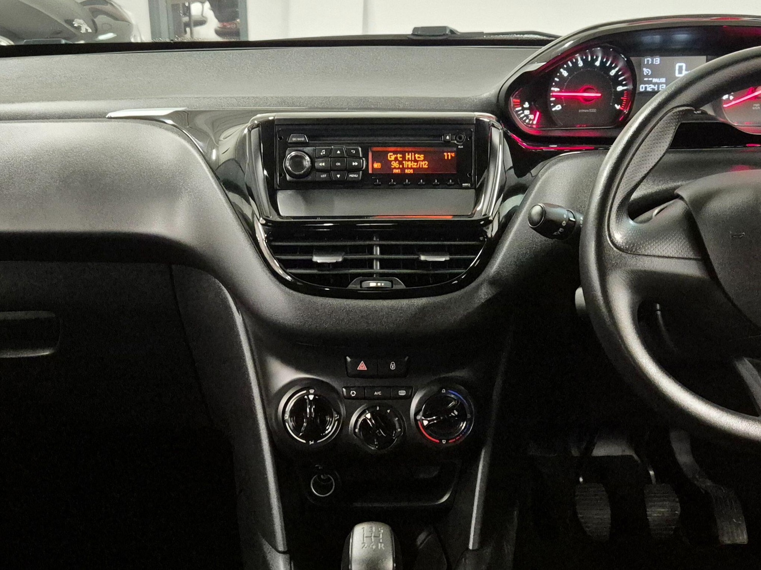 Used Peugeot 208 2014 for sale - 76786455: Photo 42