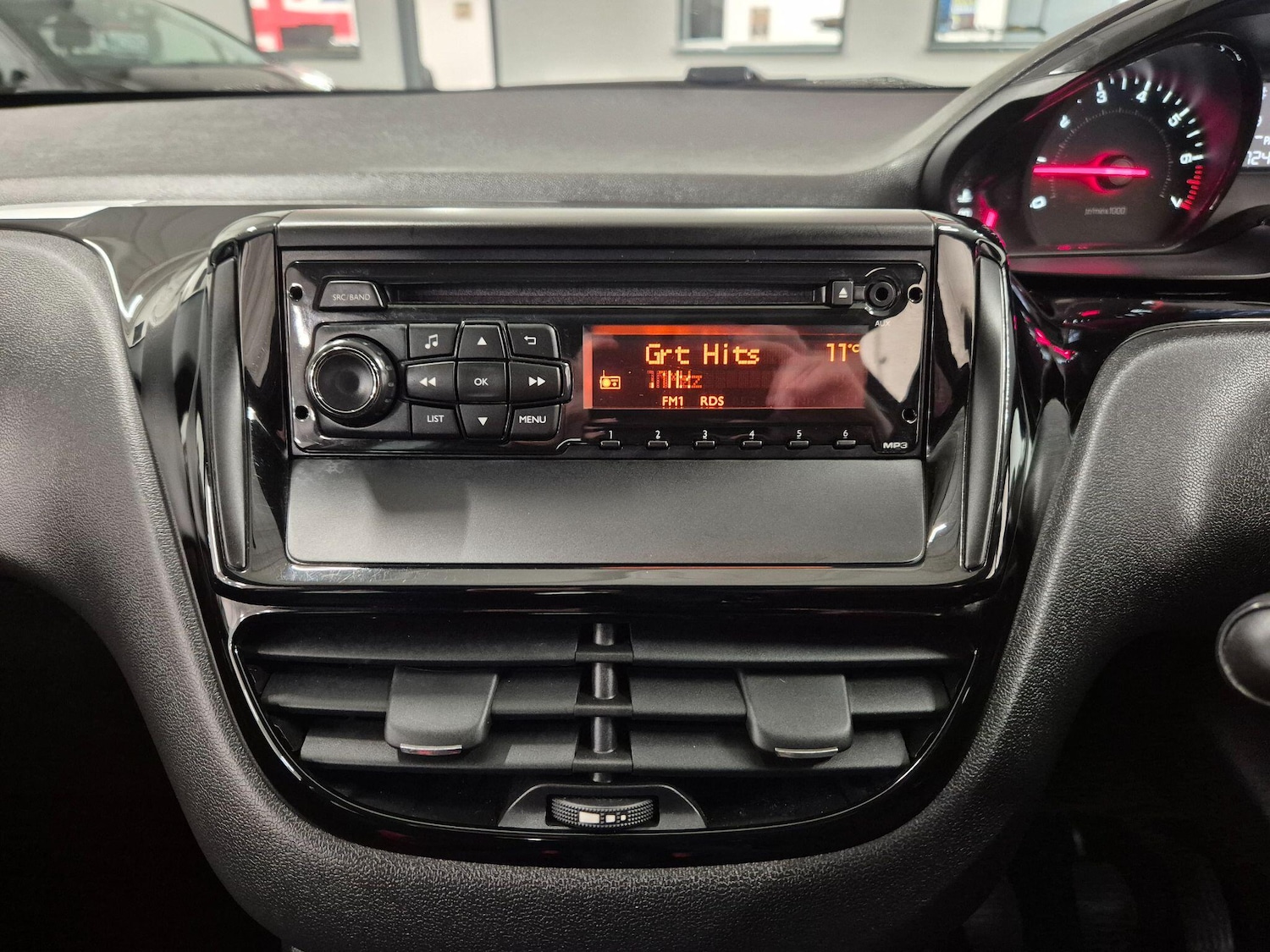 Used Peugeot 208 2014 for sale - 76786455: Photo 43