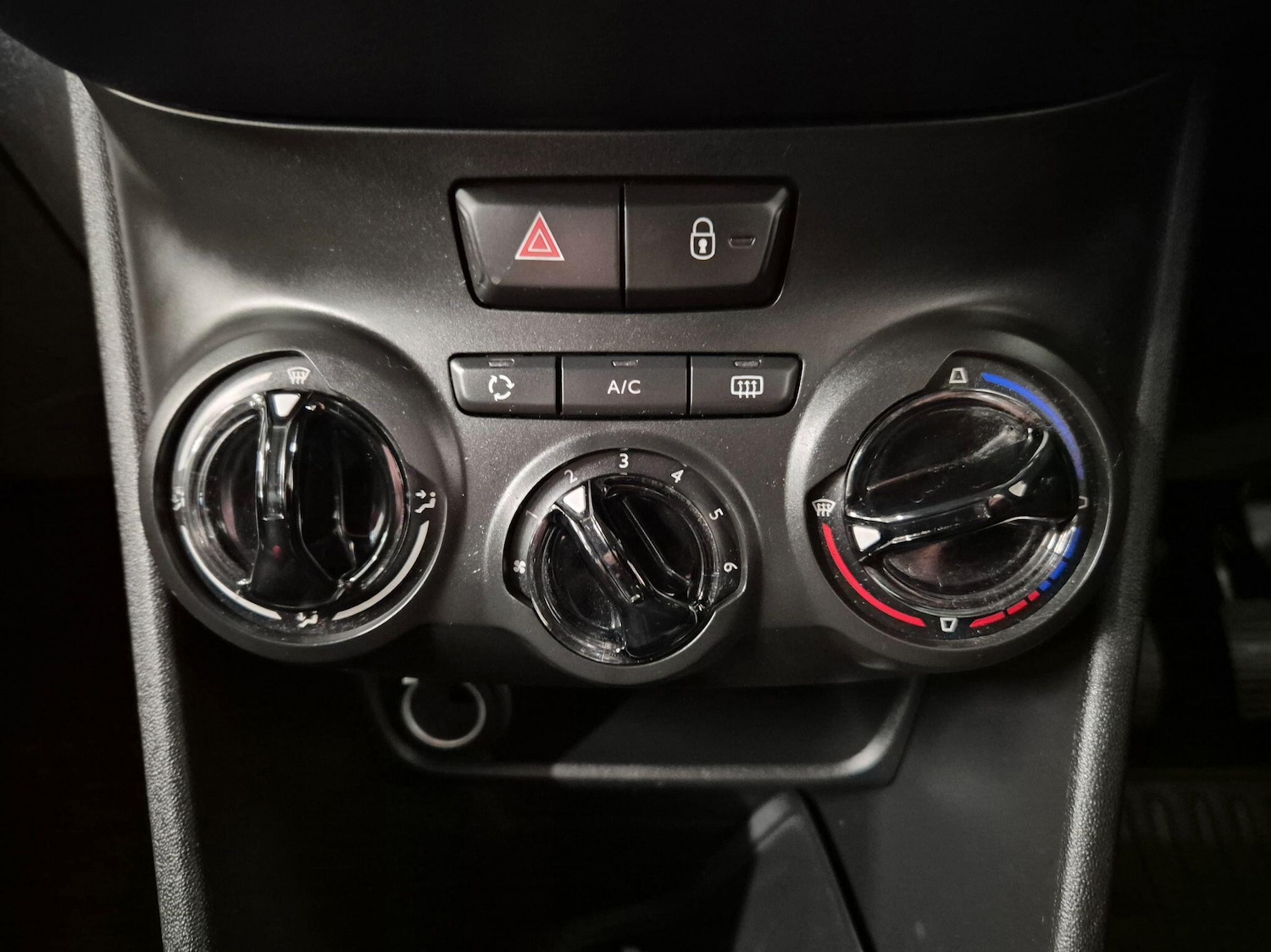 Used Peugeot 208 2014 for sale - 76786455: Photo 44