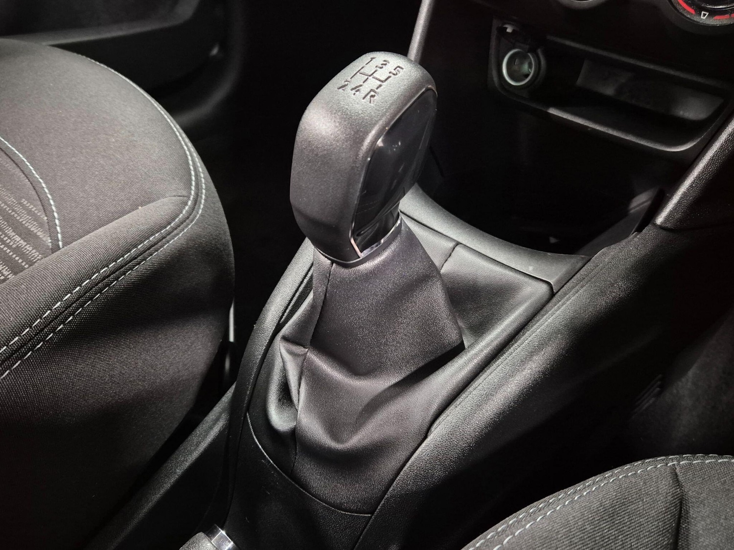 Used Peugeot 208 2014 for sale - 76786455: Photo 45