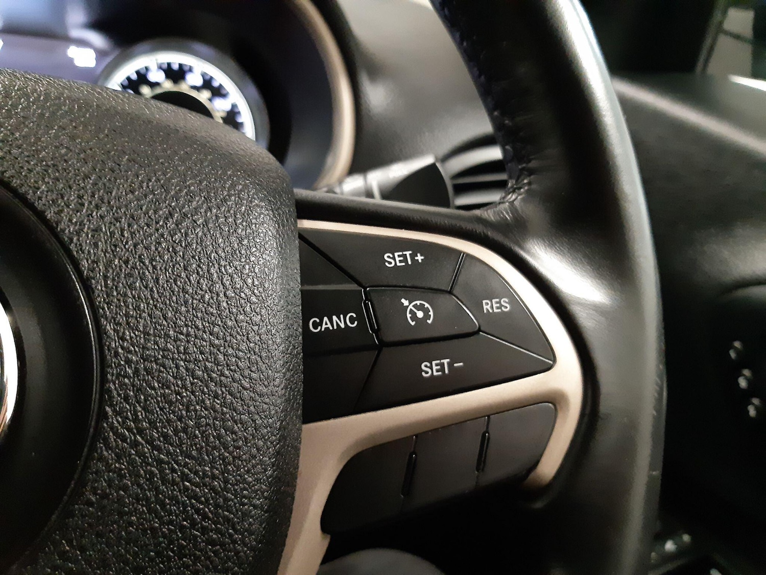 Used Jeep Cherokee 2015 for sale - 76644930: Photo 23