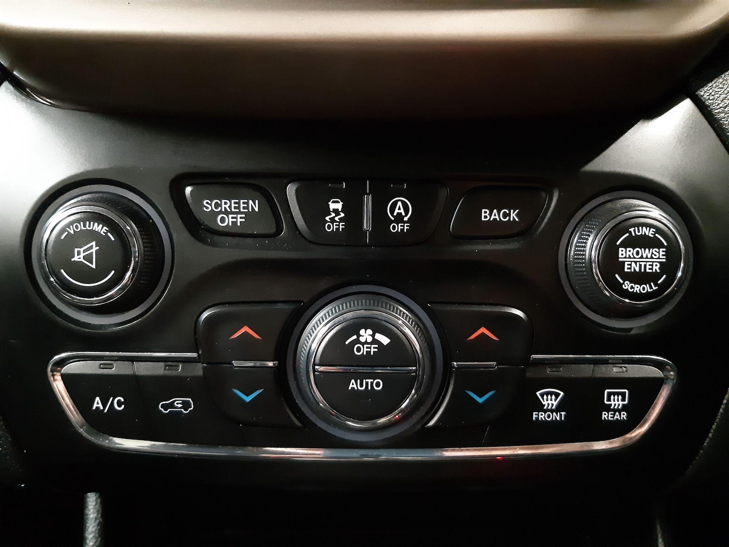 Used Jeep Cherokee 2015 for sale - 76644930: Photo 28