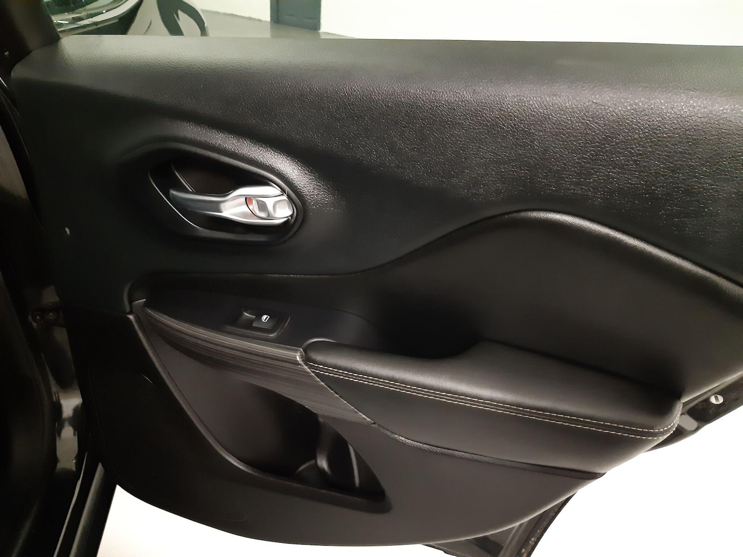 Used Jeep Cherokee 2015 for sale - 76644930: Photo 31