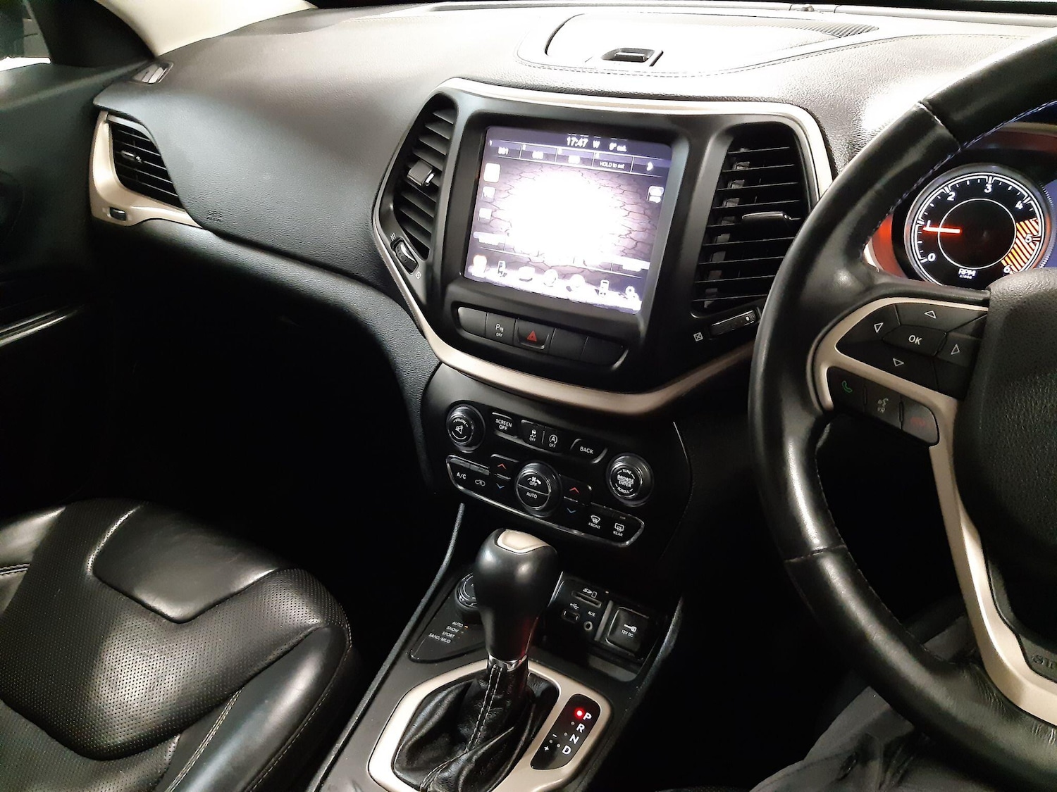 Used Jeep Cherokee 2015 for sale - 76644930: Photo 36