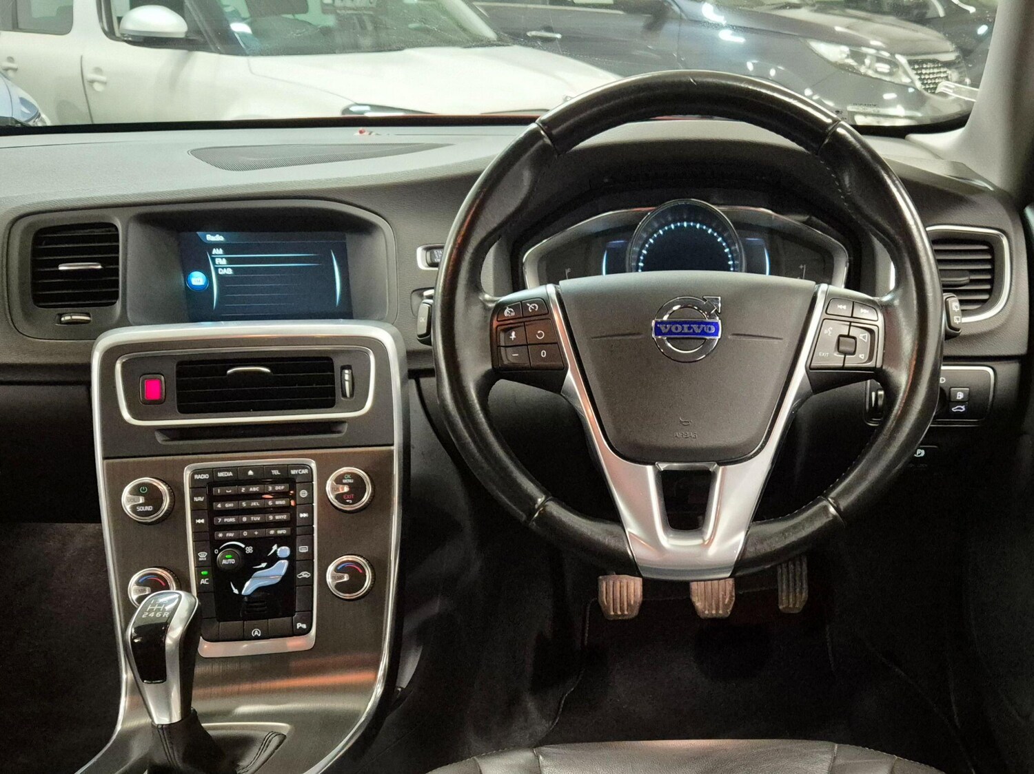 Used Volvo V60 2014 for sale - 76899700: Photo 3