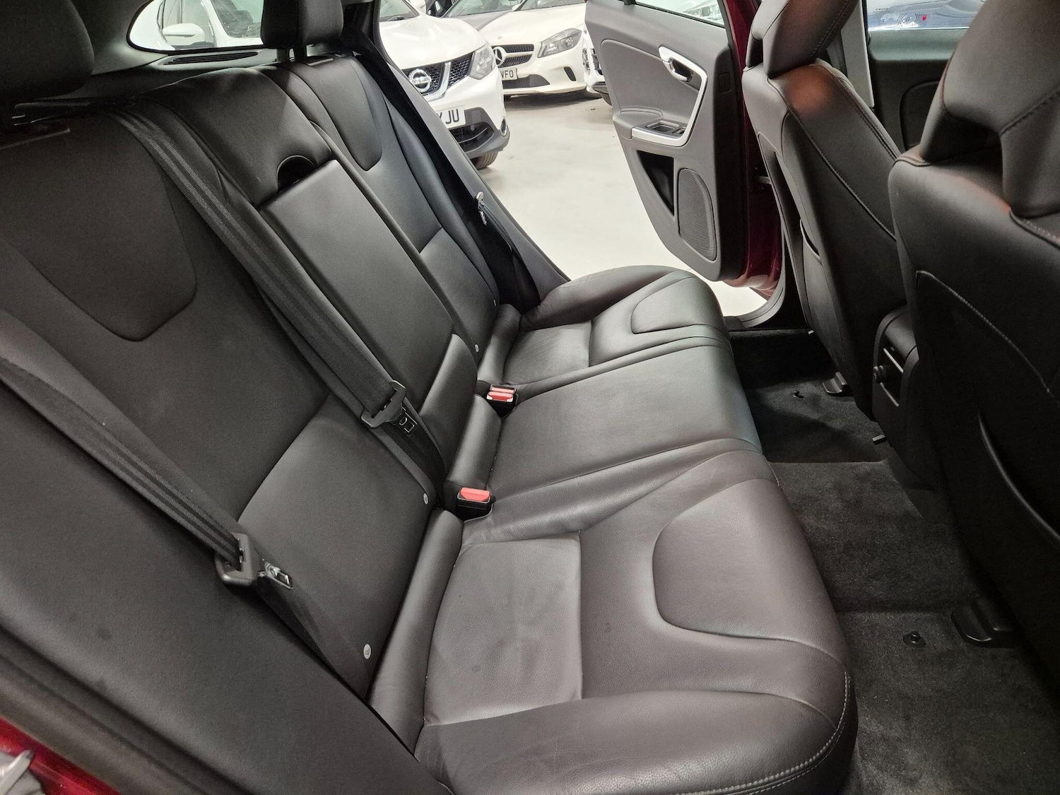 Used Volvo V60 2014 for sale - 76899700: Photo 41