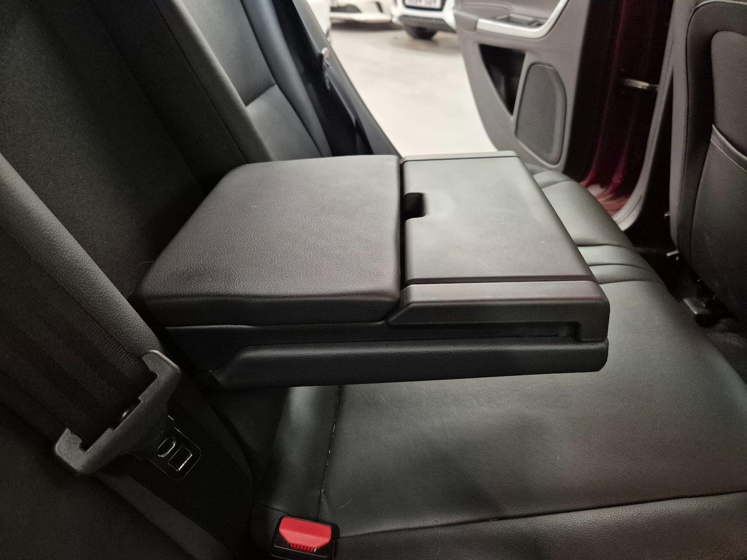 Used Volvo V60 2014 for sale - 76899700: Photo 45