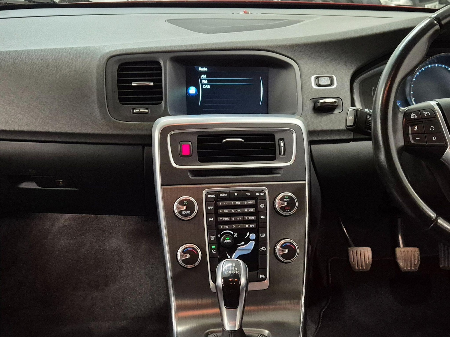 Used Volvo V60 2014 for sale - 76899700: Photo 62