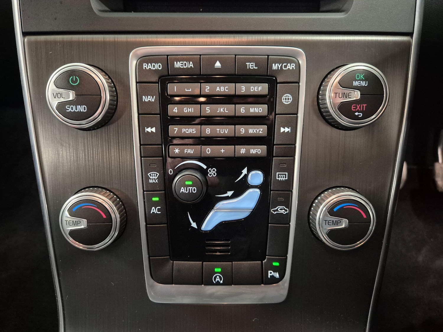 Used Volvo V60 2014 for sale - 76899700: Photo 65