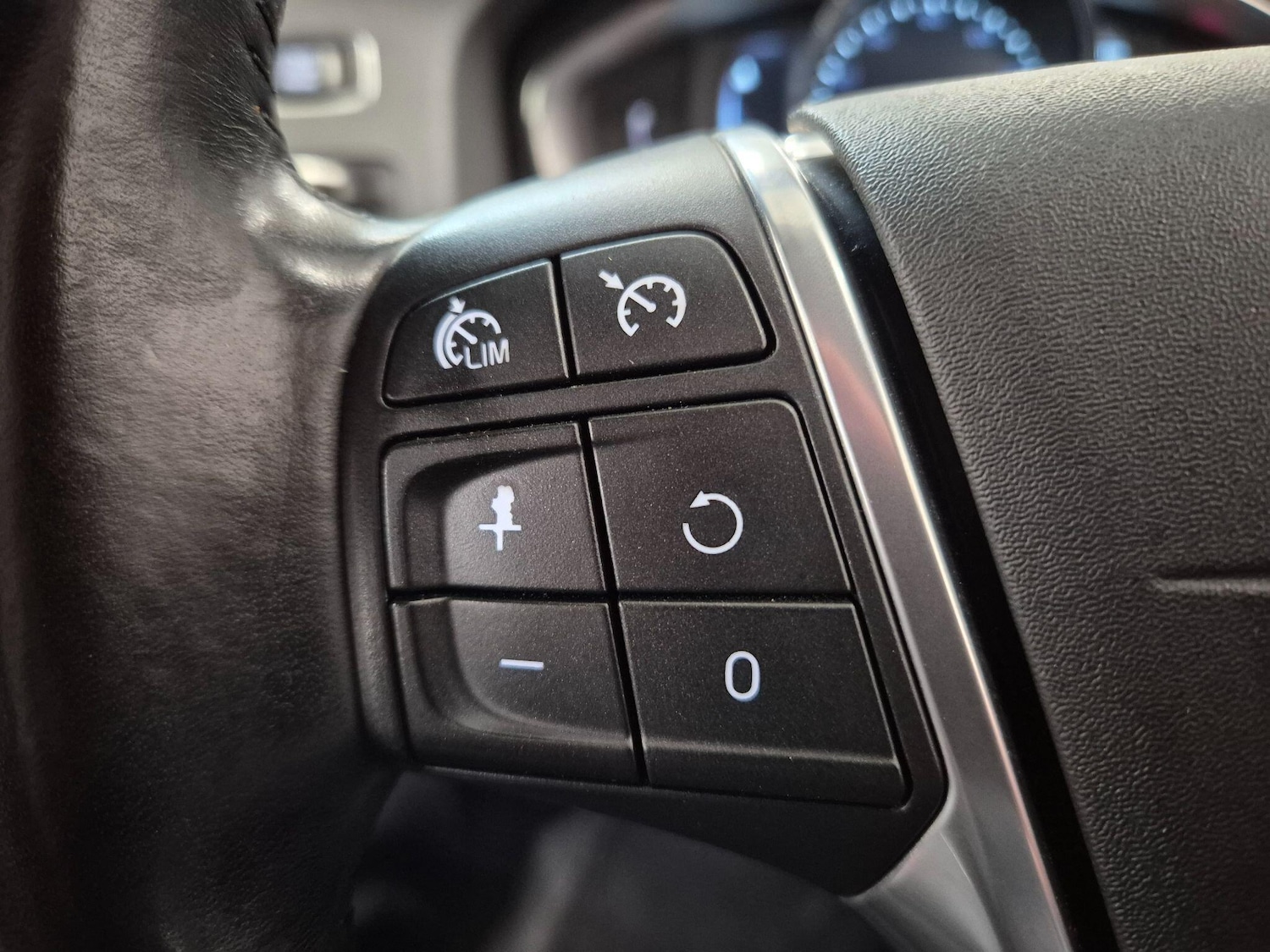 Used Volvo V60 2014 for sale - 76899700: Photo 69