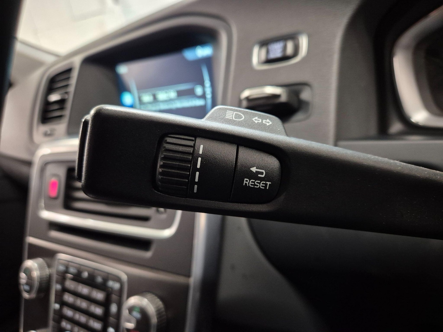 Used Volvo V60 2014 for sale - 76899700: Photo 70