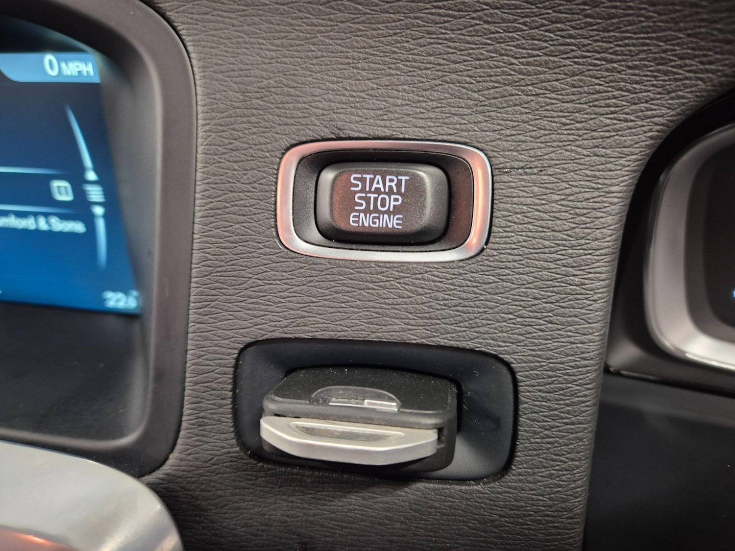 Used Volvo V60 2014 for sale - 76899700: Photo 71