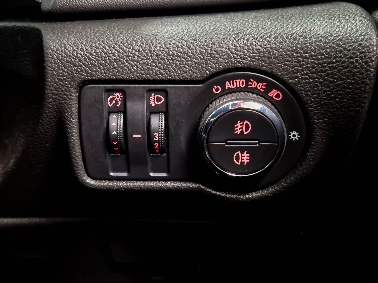 Used Vauxhall Astra GTC 2013 for sale - 77670992: Photo 76