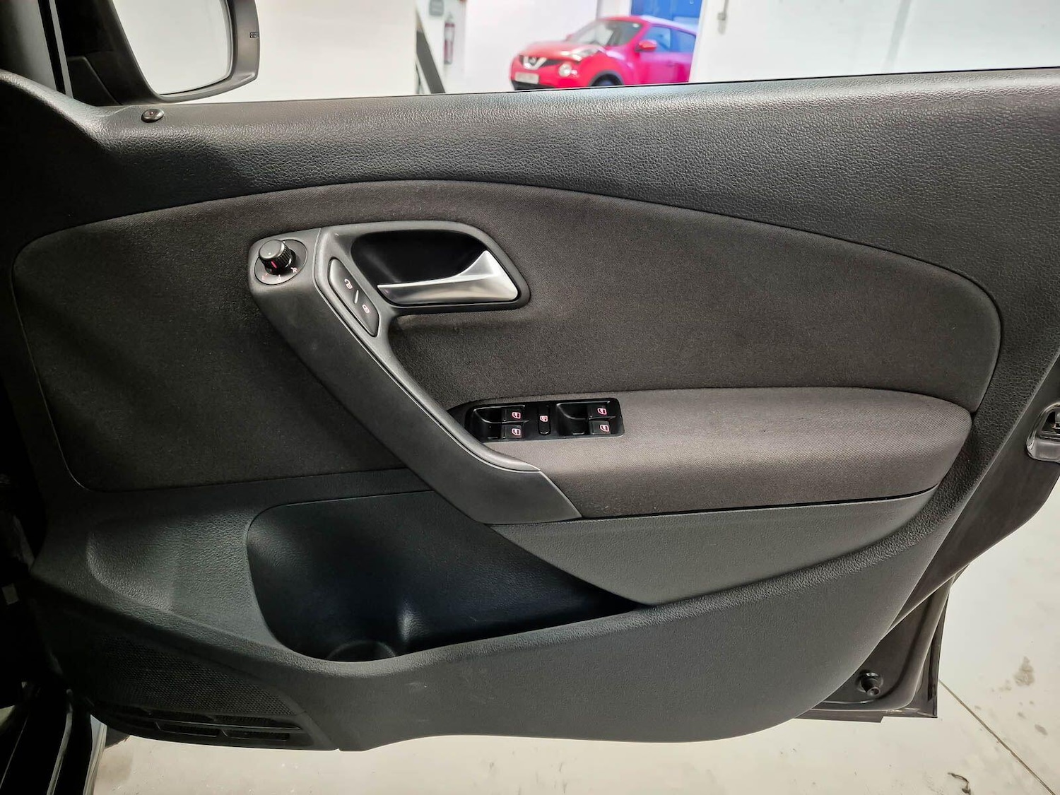 Used Volkswagen Polo 2012 for sale - 76952352: Photo 30