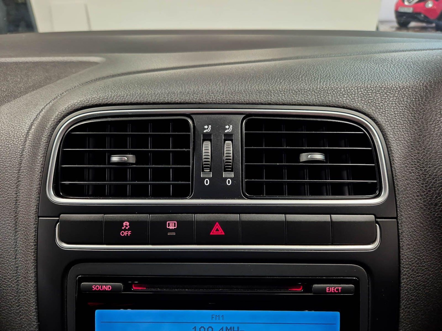 Used Volkswagen Polo 2012 for sale - 76952352: Photo 54