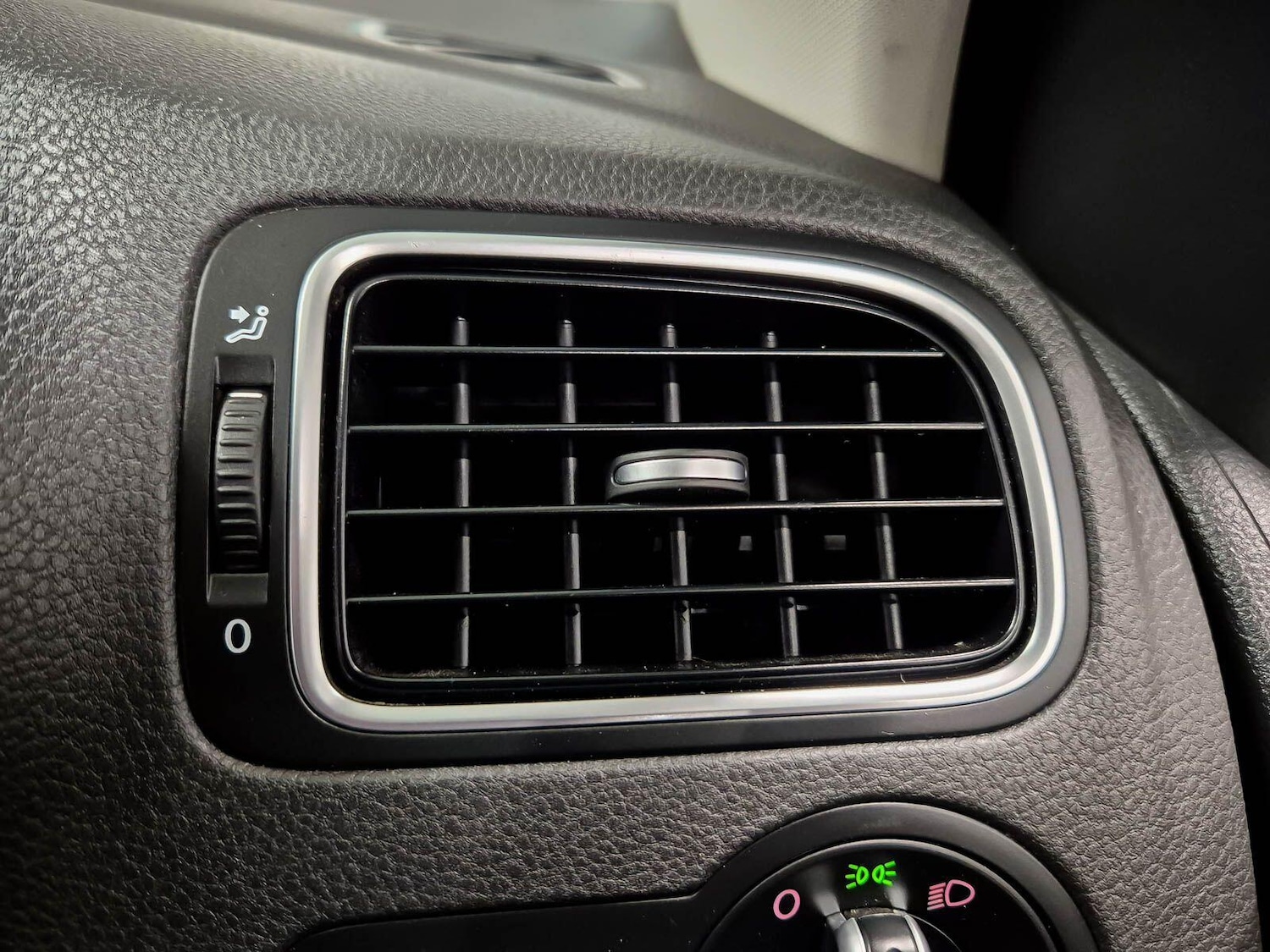 Used Volkswagen Polo 2012 for sale - 76952352: Photo 63