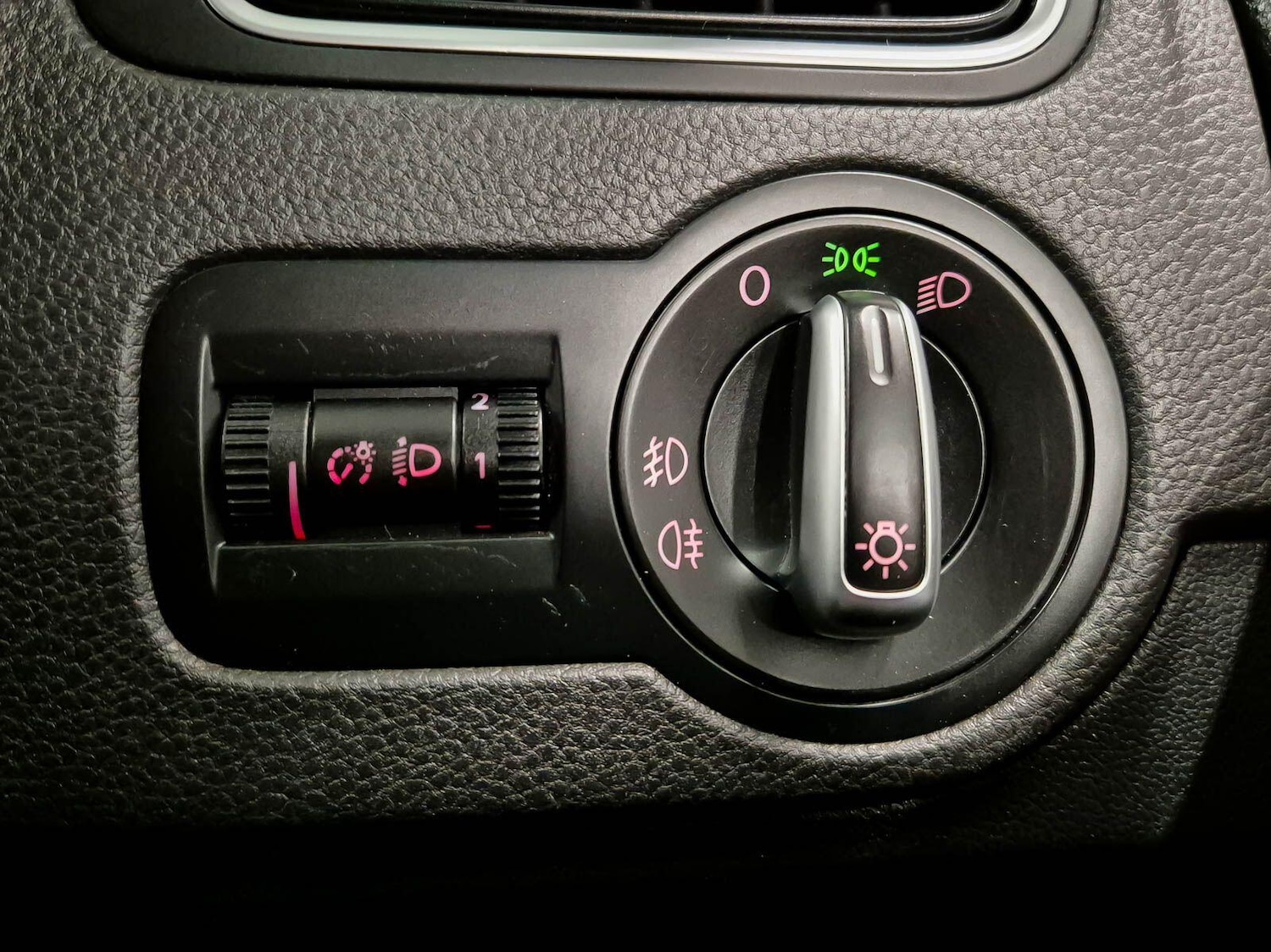 Used Volkswagen Polo 2012 for sale - 76952352: Photo 64