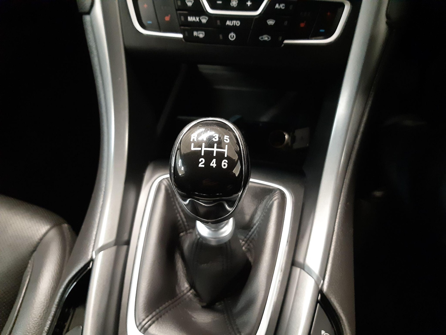 Used Ford Mondeo 2015 for sale - 76646165: Photo 13