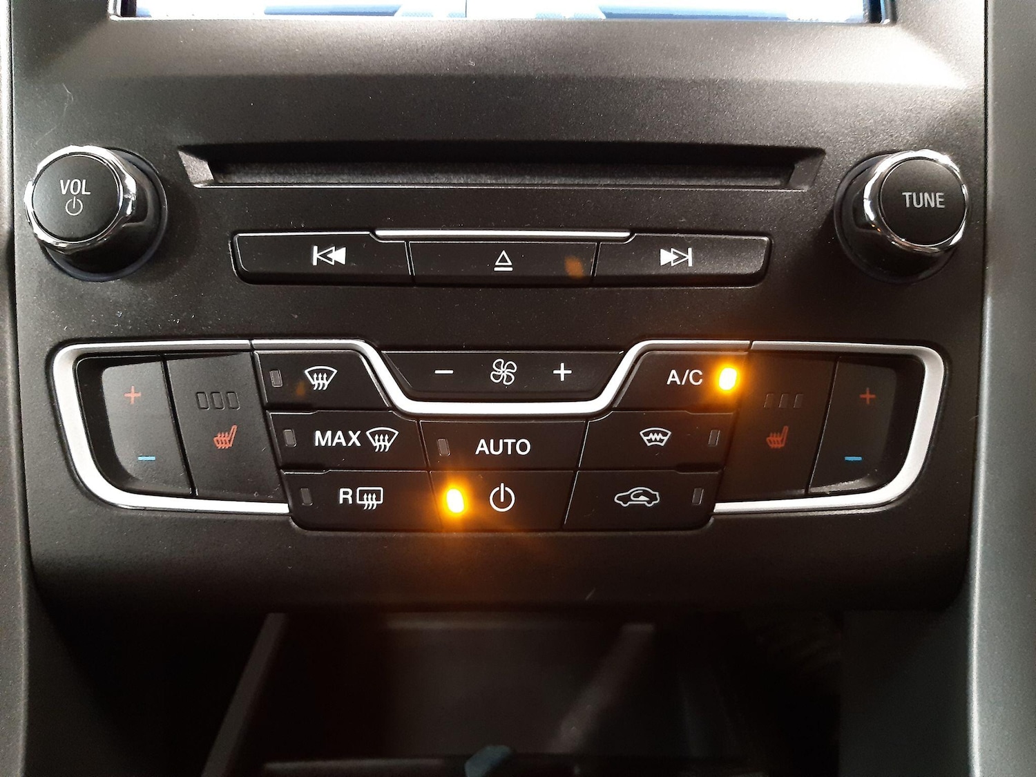 Used Ford Mondeo 2015 for sale - 76646165: Photo 32