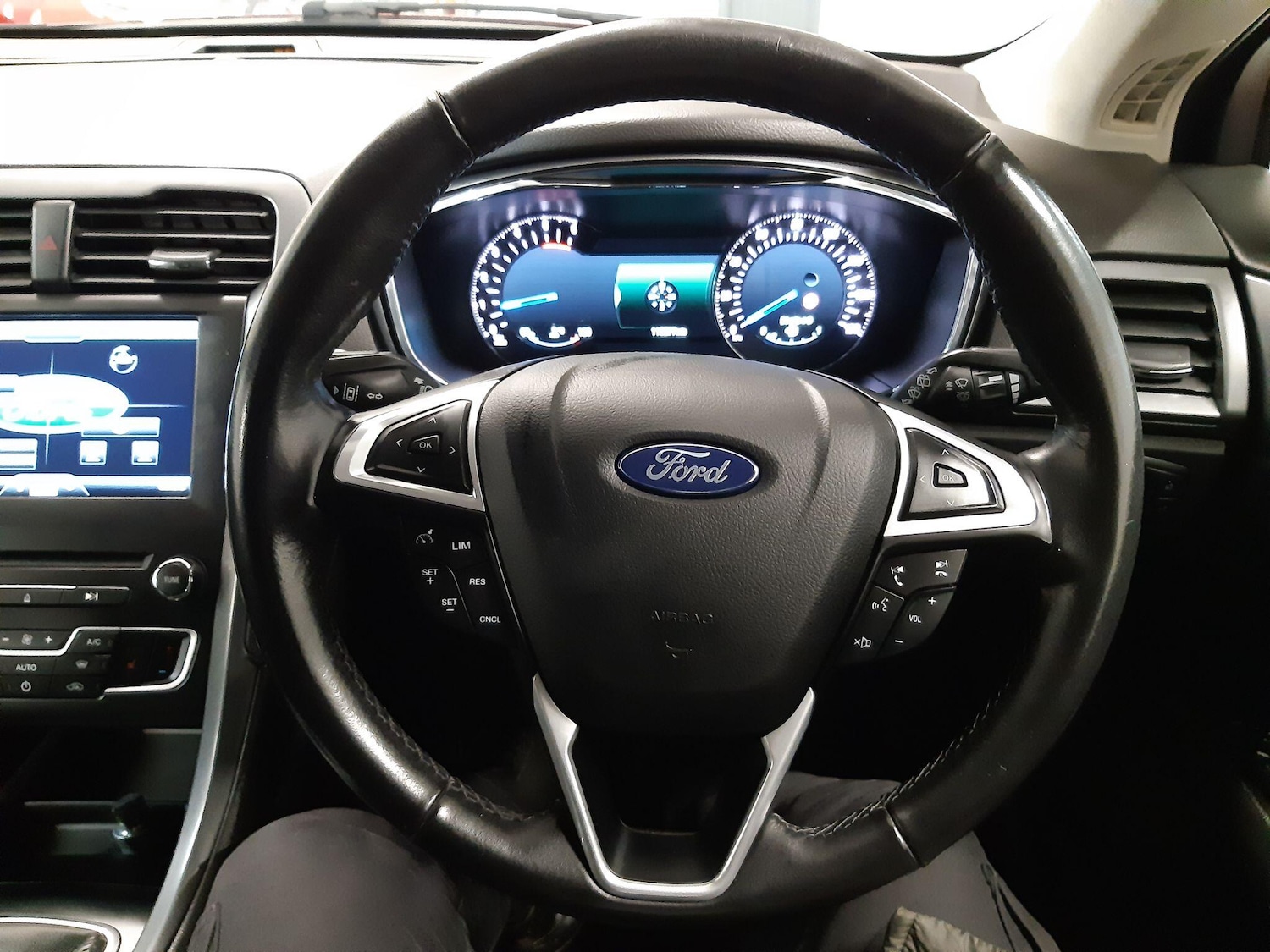 Used Ford Mondeo 2015 for sale - 76646165: Photo 45