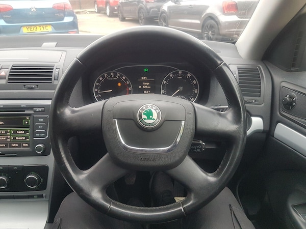Used Skoda Octavia 2010 for sale - 76199937: Photo 28