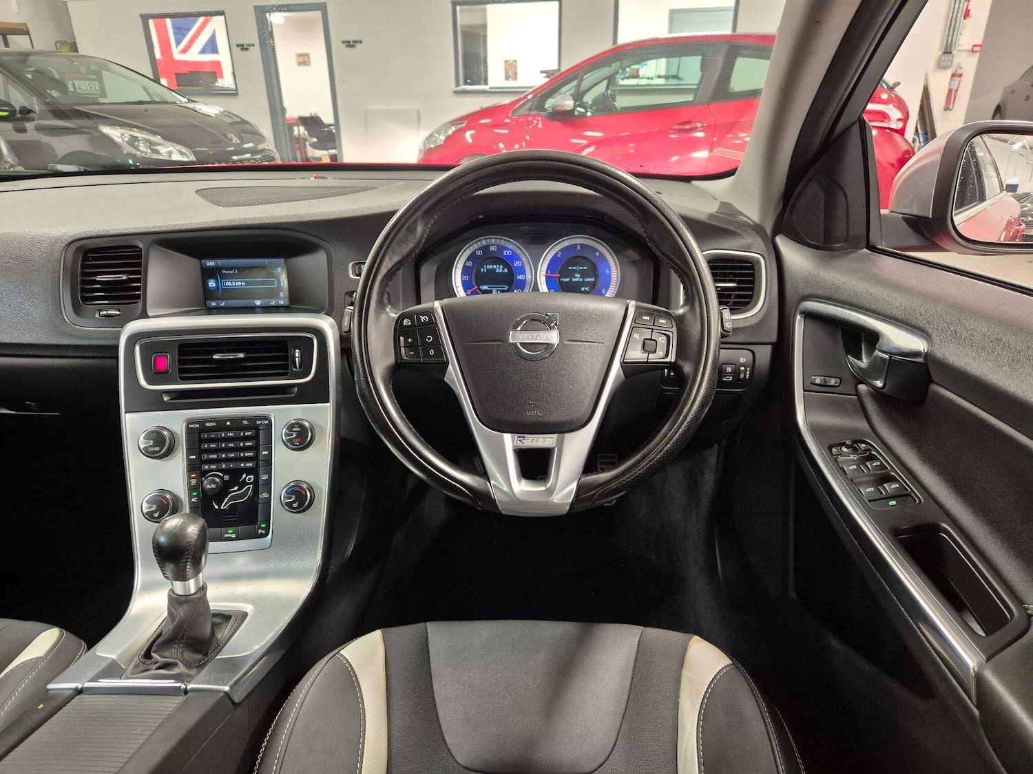 Used Volvo V60 2012 for sale - 76786650: Photo 24