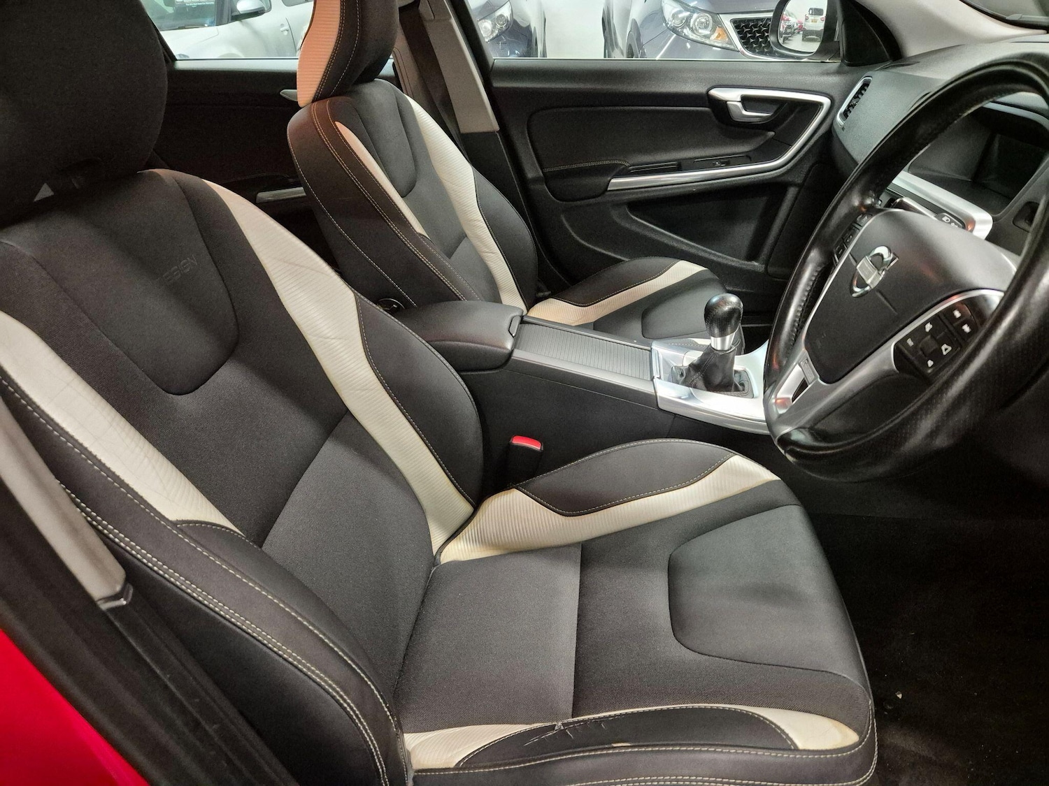 Used Volvo V60 2012 for sale - 76786650: Photo 27