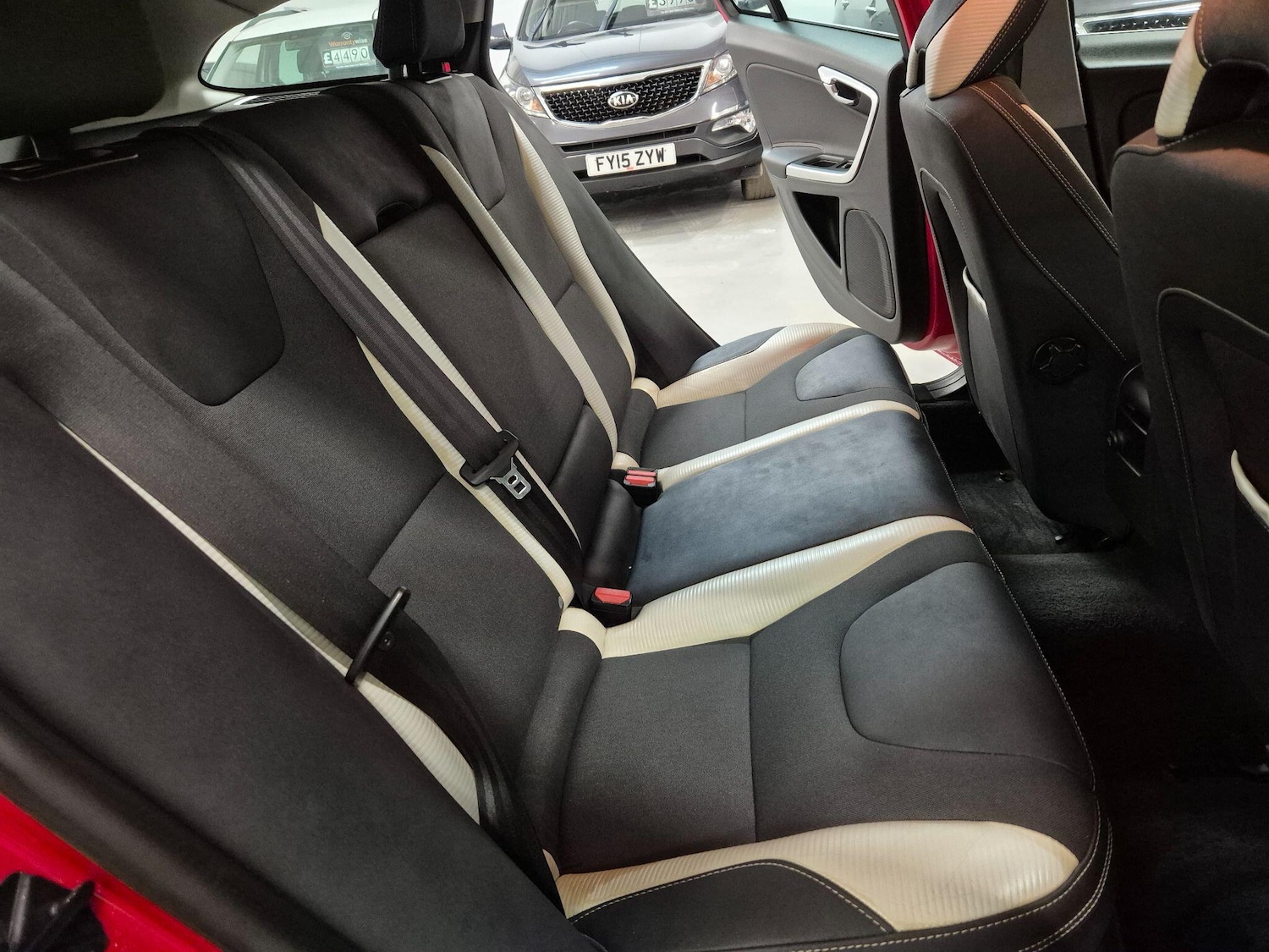 Used Volvo V60 2012 for sale - 76786650: Photo 36