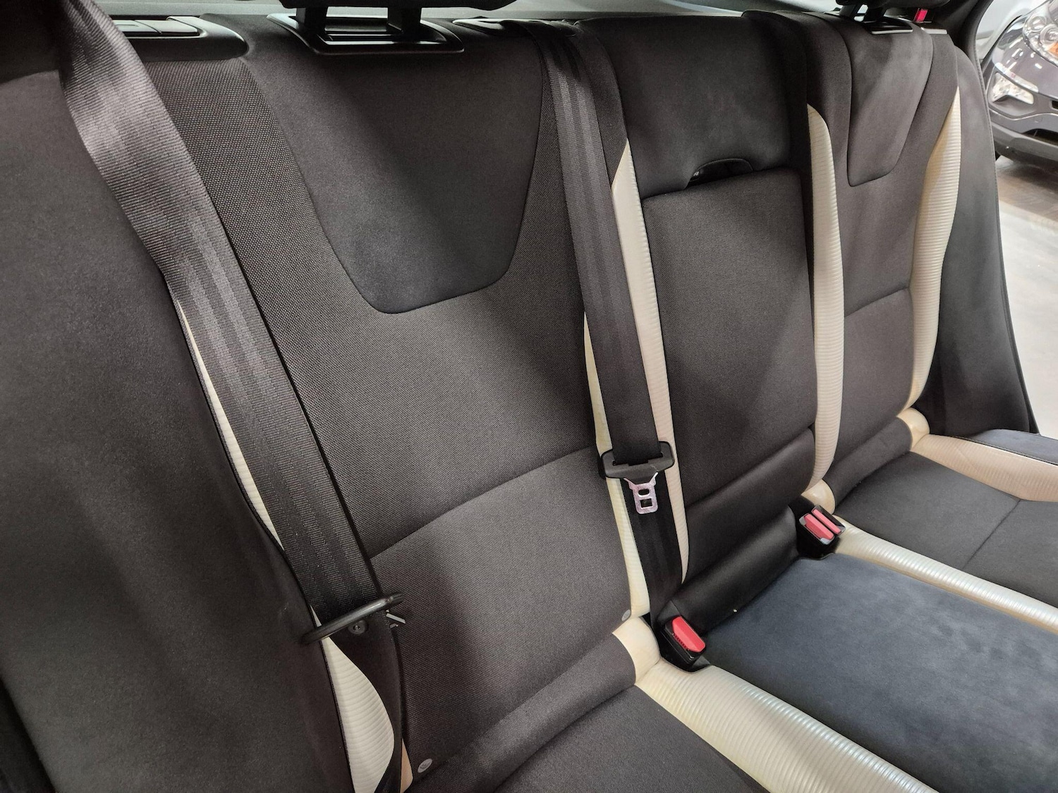 Used Volvo V60 2012 for sale - 76786650: Photo 38