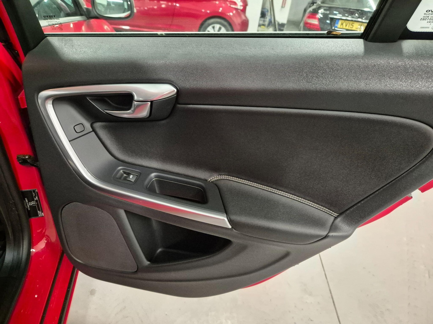 Used Volvo V60 2012 for sale - 76786650: Photo 39