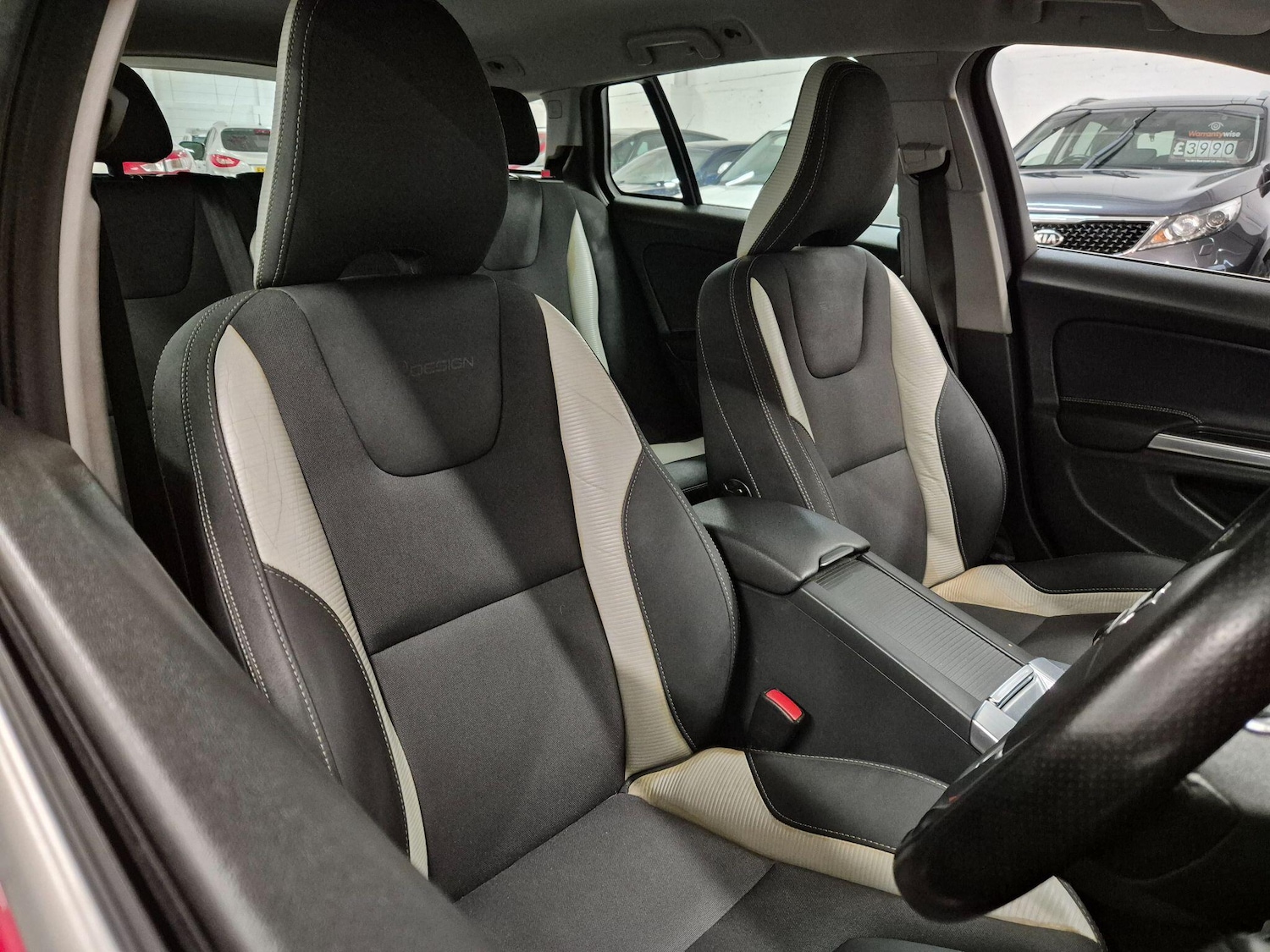 Used Volvo V60 2012 for sale - 76786650: Photo 4