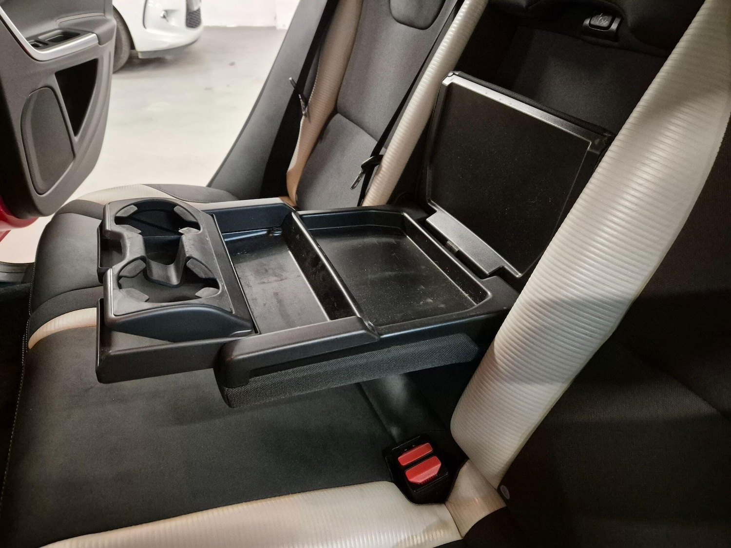 Used Volvo V60 2012 for sale - 76786650: Photo 45