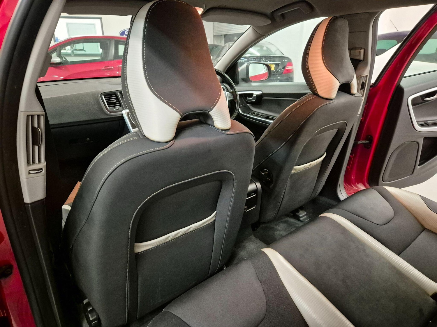 Used Volvo V60 2012 for sale - 76786650: Photo 46