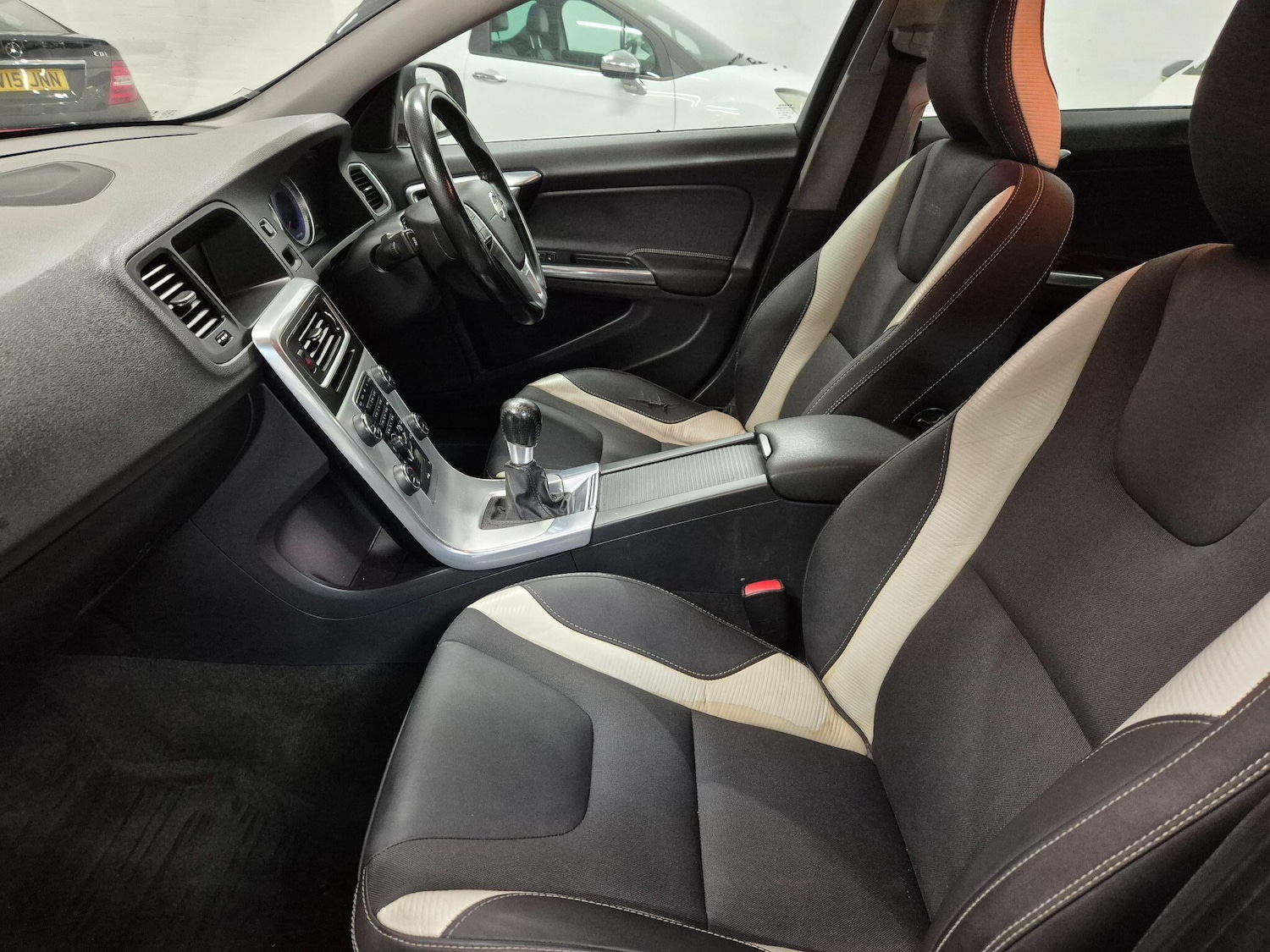 Used Volvo V60 2012 for sale - 76786650: Photo 50