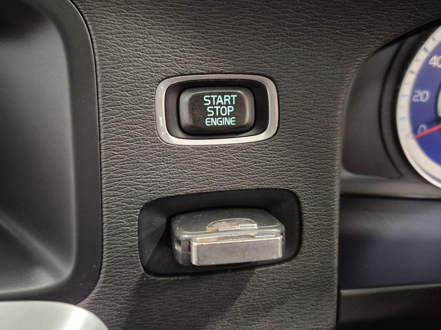 Used Volvo V60 2012 for sale - 76786650: Photo 59