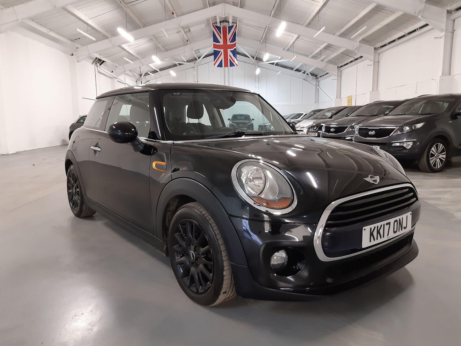 Used MINI Hatch 2017 for sale - 76620475: Photo 1