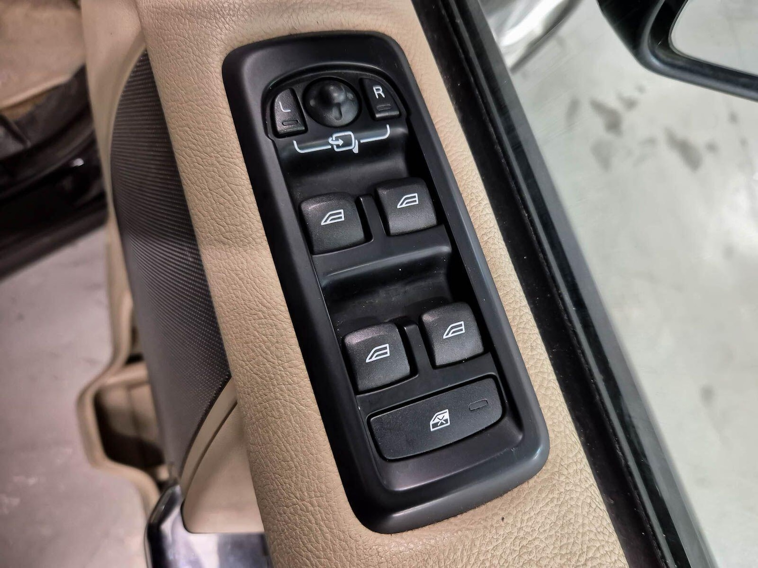 Used Land Rover Discovery 2012 for sale - 77120630: Photo 32